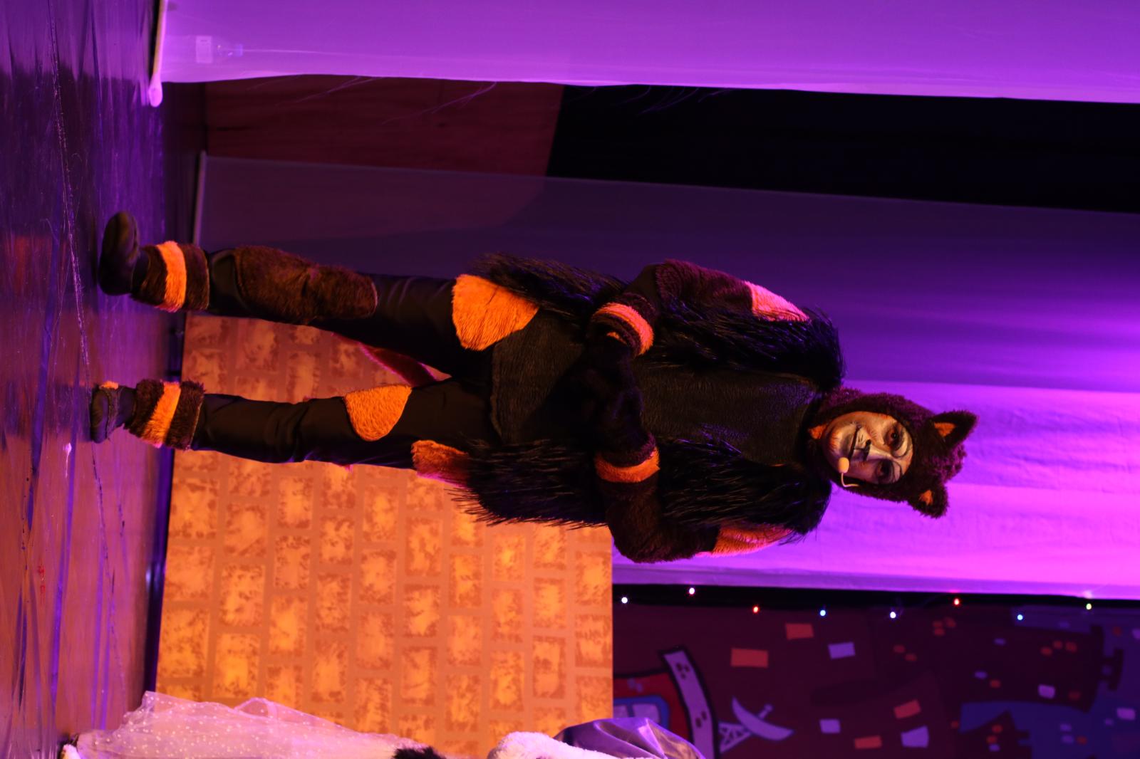 Especial de Natal: cantor e ator Kennedy Fialho participa de espetáculo musical Musigatos